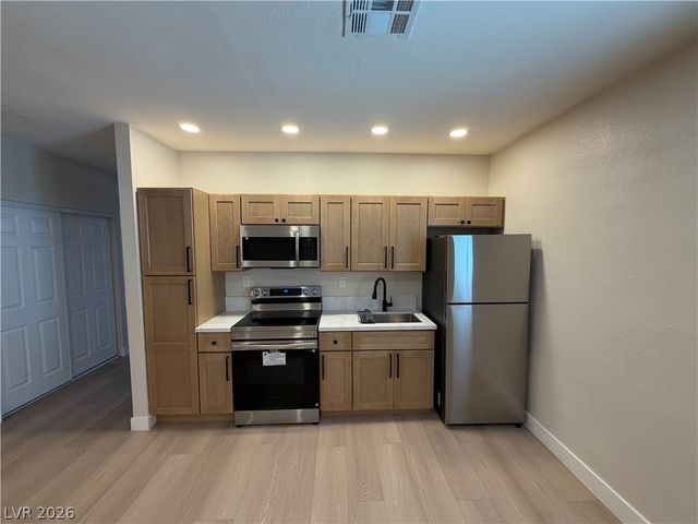 500 Grimsby Avenue, Henderson, NV 89014