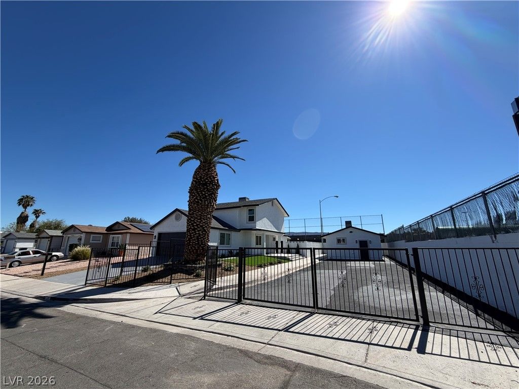 500 Grimsby Avenue, Henderson, NV 89014 — photo 2
