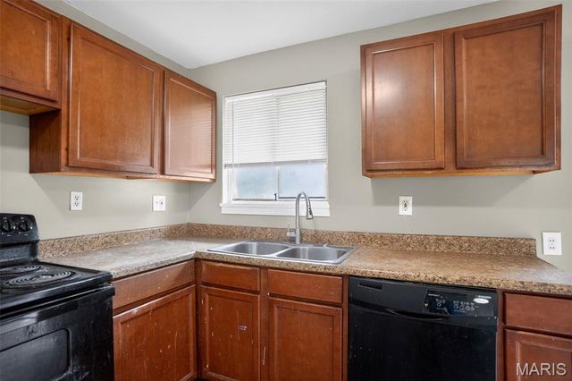 10253 Green Valley Drive, St Louis, MO 63136