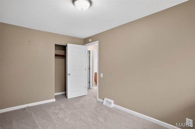 10253 Green Valley Drive, St Louis, MO 63136