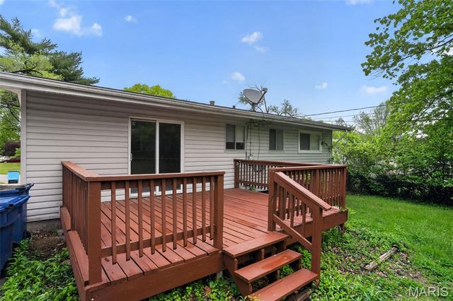 10253 Green Valley Drive, St Louis, MO 63136