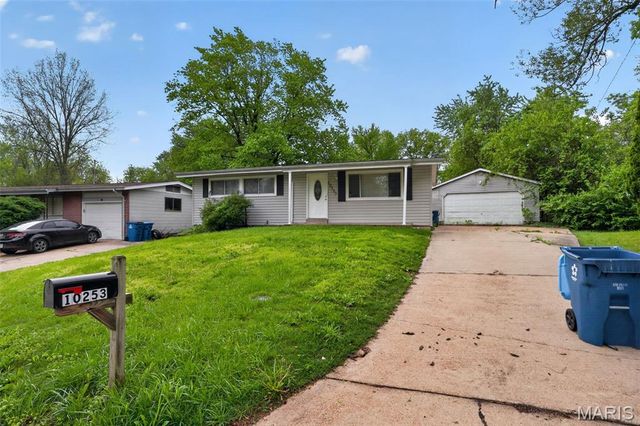 10253 Green Valley Drive, St Louis, MO 63136