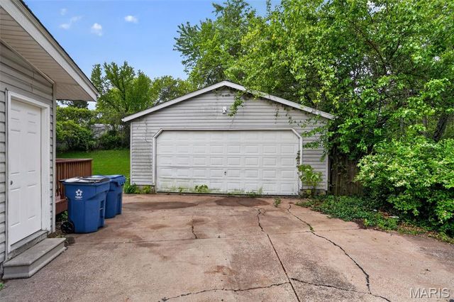 10253 Green Valley Drive, St Louis, MO 63136