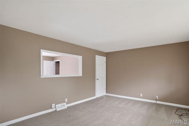 10253 Green Valley Drive, St Louis, MO 63136