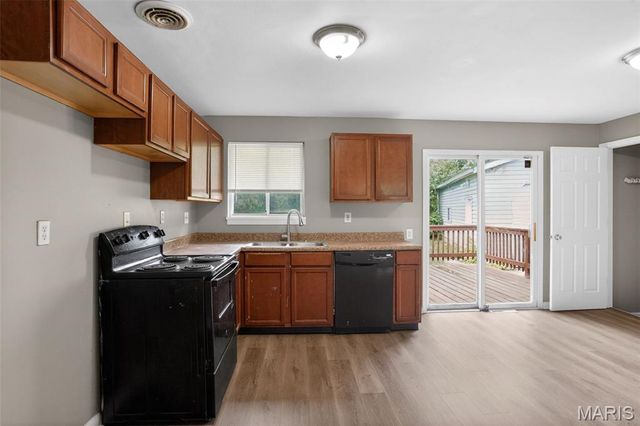 10253 Green Valley Drive, St Louis, MO 63136