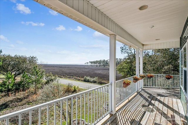 2624 San Antonio Dr, Milton, FL 32583