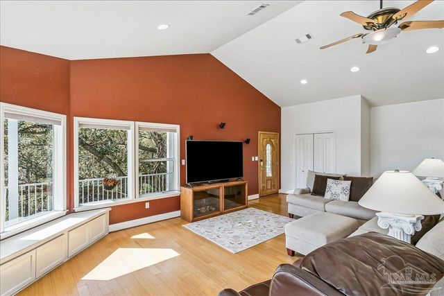 2624 San Antonio Dr, Milton, FL 32583