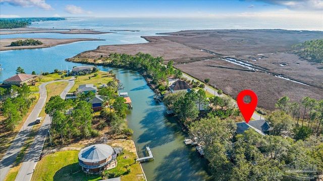 2624 San Antonio Dr, Milton, FL 32583