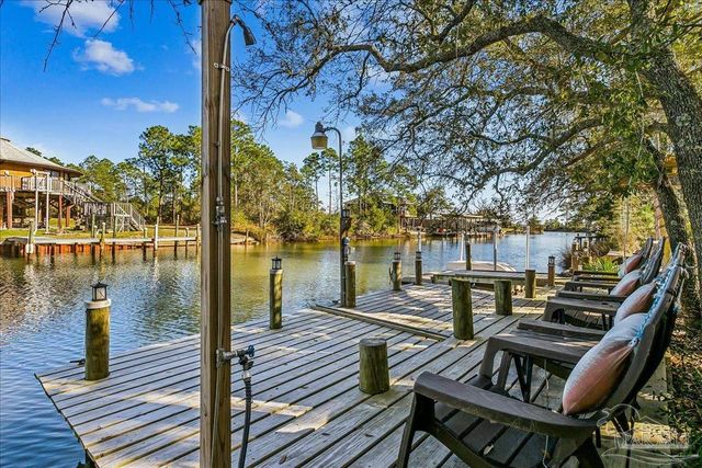 2624 San Antonio Dr, Milton, FL 32583