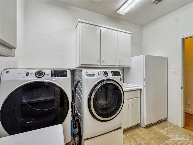 2624 San Antonio Dr, Milton, FL 32583