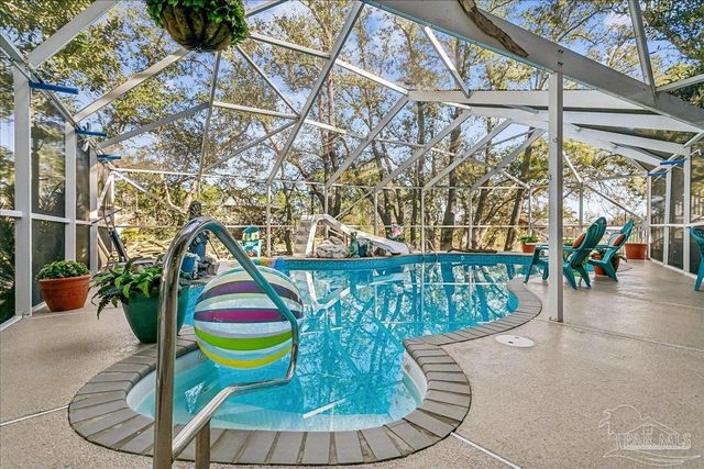 2624 San Antonio Dr, Milton, FL 32583