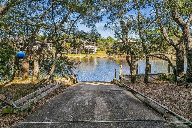 2624 San Antonio Dr, Milton, FL 32583