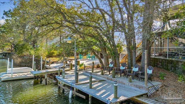 2624 San Antonio Dr, Milton, FL 32583