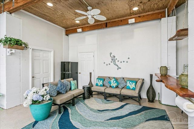 2624 San Antonio Dr, Milton, FL 32583