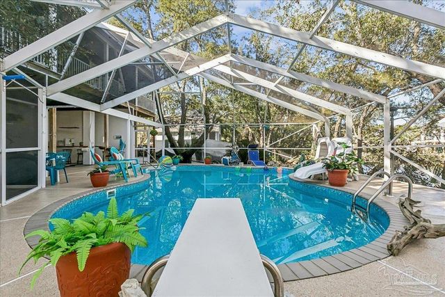 2624 San Antonio Dr, Milton, FL 32583