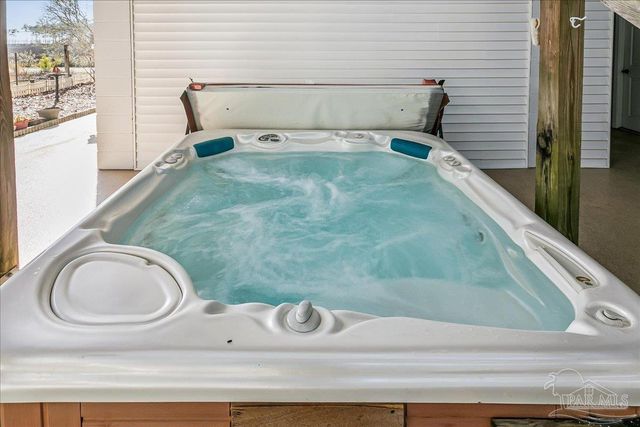 2624 San Antonio Dr, Milton, FL 32583