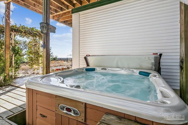 2624 San Antonio Dr, Milton, FL 32583