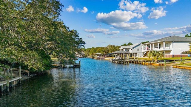 2624 San Antonio Dr, Milton, FL 32583