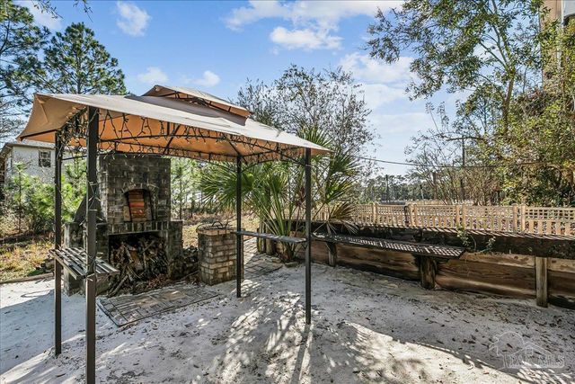 2624 San Antonio Dr, Milton, FL 32583