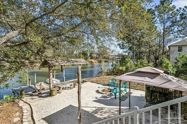 2624 San Antonio Dr, Milton, FL 32583