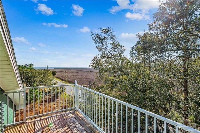 2624 San Antonio Dr, Milton, FL 32583