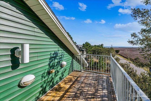 2624 San Antonio Dr, Milton, FL 32583