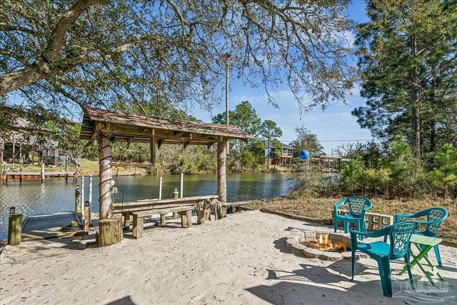 2624 San Antonio Dr, Milton, FL 32583