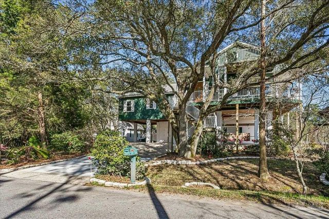 2624 San Antonio Dr, Milton, FL 32583