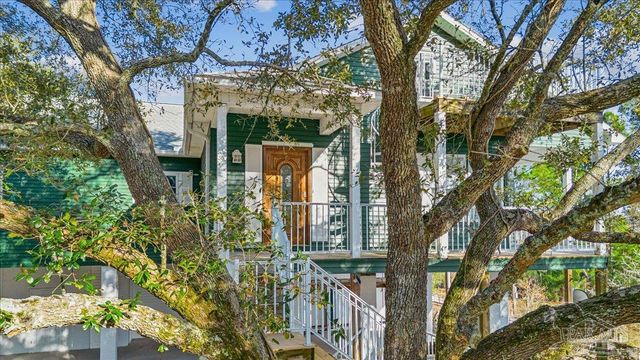 2624 San Antonio Dr, Milton, FL 32583