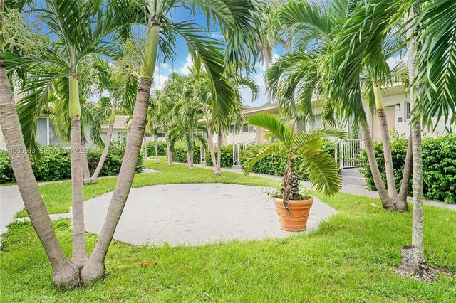 1050 98th St 4W, Bay Harbor Islands, FL 33154