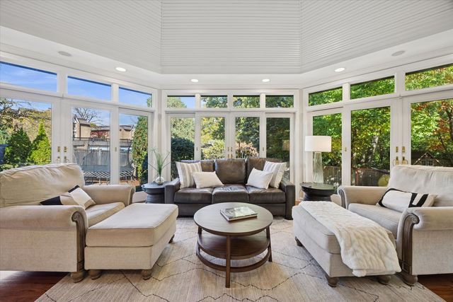 245 Meadowbrook Lane, Hinsdale, IL 60521