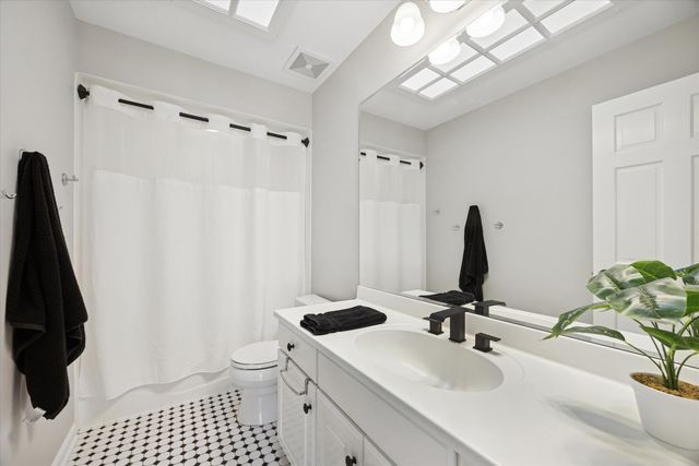 245 Meadowbrook Lane, Hinsdale, IL 60521