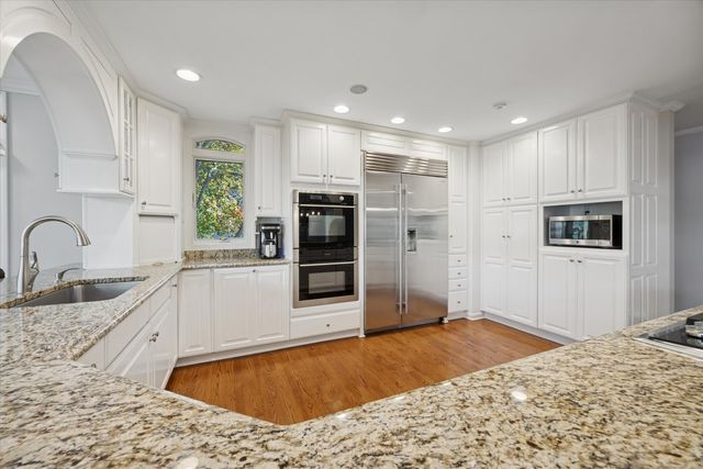 245 Meadowbrook Lane, Hinsdale, IL 60521