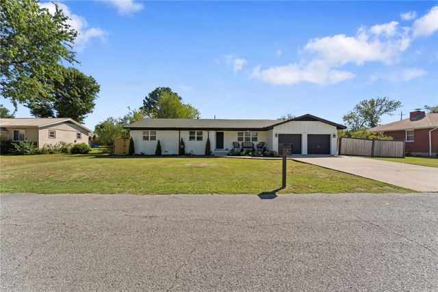 1813 S J Street, Rogers, AR 72756
