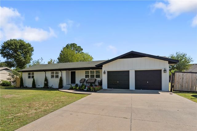 1813 S J Street, Rogers, AR 72756