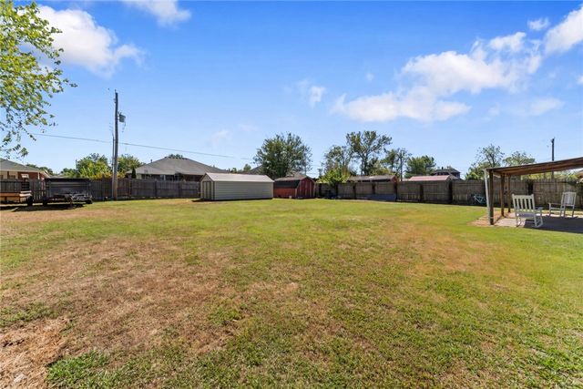 1813 S J Street, Rogers, AR 72756