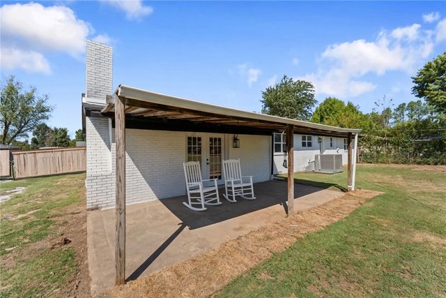 1813 S J Street, Rogers, AR 72756