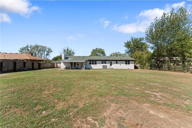 1813 S J Street, Rogers, AR 72756