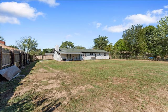 1813 S J Street, Rogers, AR 72756
