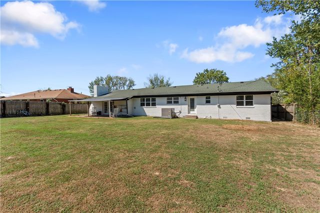 1813 S J Street, Rogers, AR 72756