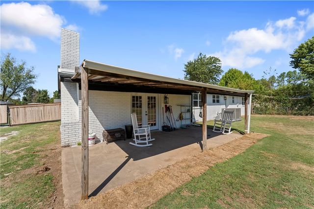 1813 S J Street, Rogers, AR 72756