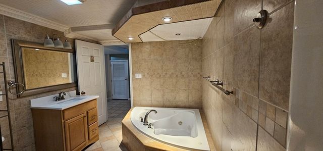 1967 Rodman St, Fall River, MA 02721
