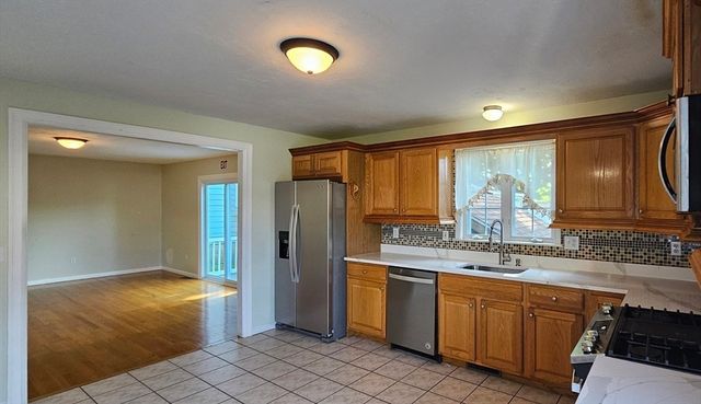 1967 Rodman St, Fall River, MA 02721