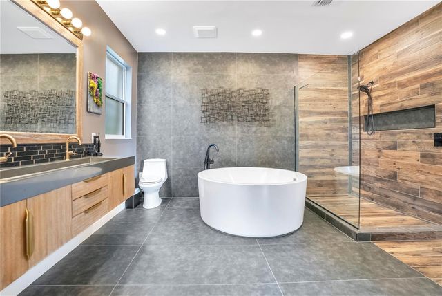 8400 VINTAGE DRIVE, Orlando, FL 32835