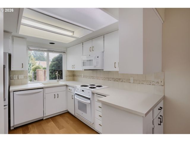 15915 Sw GREENS Way, Portland, OR 97224