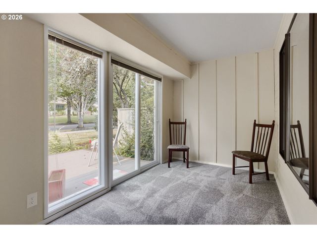 15915 Sw GREENS Way, Portland, OR 97224