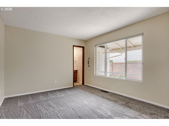 15915 Sw GREENS Way, Portland, OR 97224