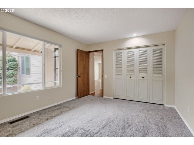 15915 Sw GREENS Way, Portland, OR 97224