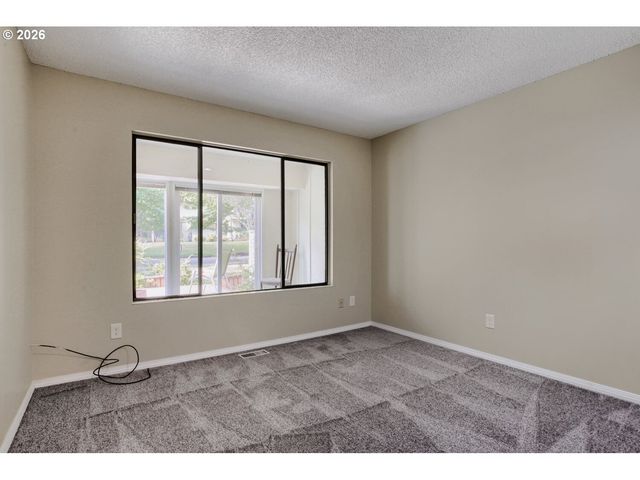 15915 Sw GREENS Way, Portland, OR 97224