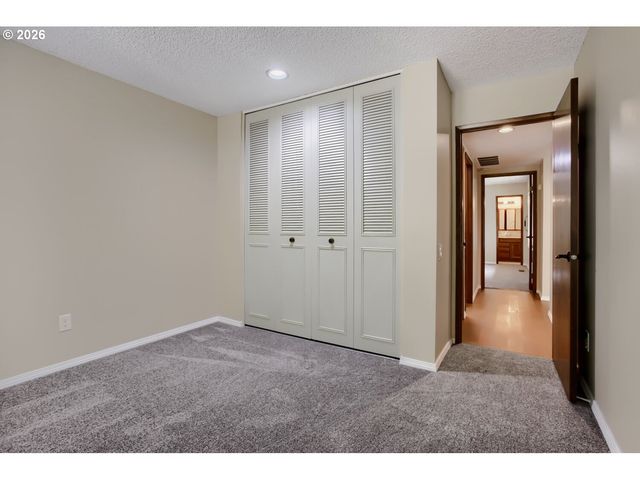 15915 Sw GREENS Way, Portland, OR 97224